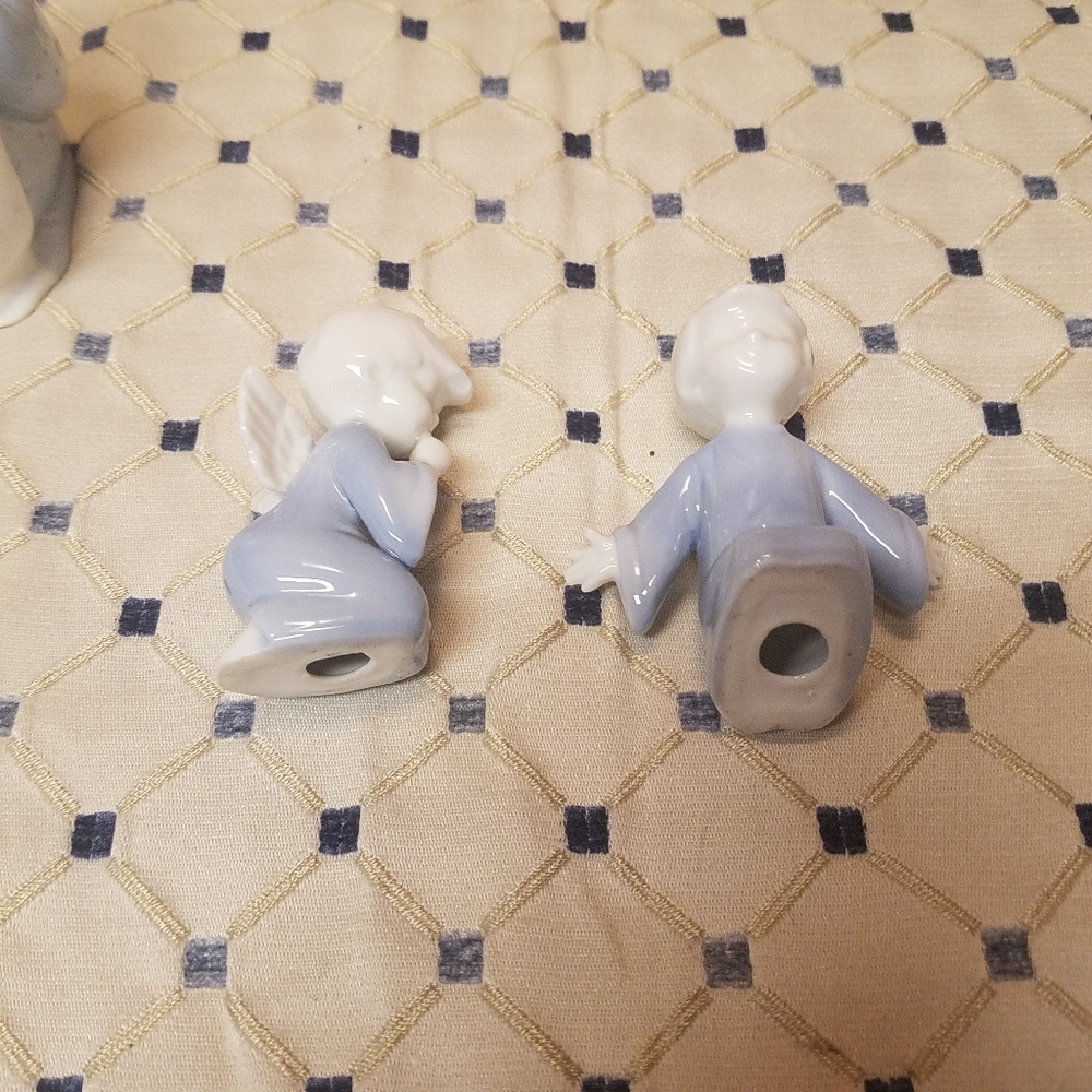 EUC Blue/White Porcelain Mother/Child & Angels - Picture 6 of 7